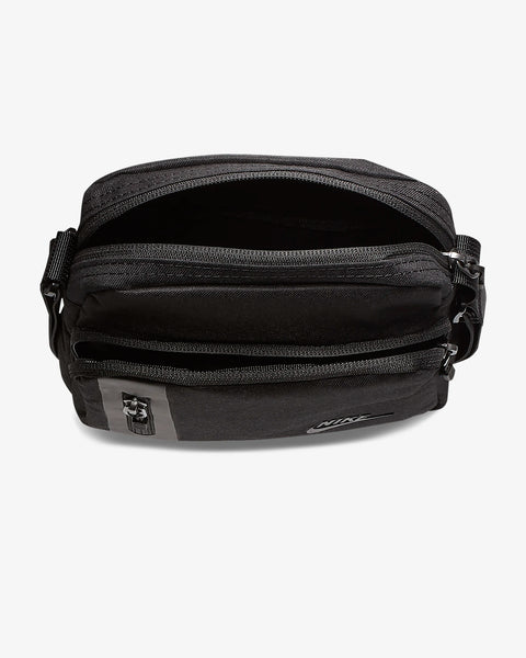 Nike Tech Cross body Bag (4L)